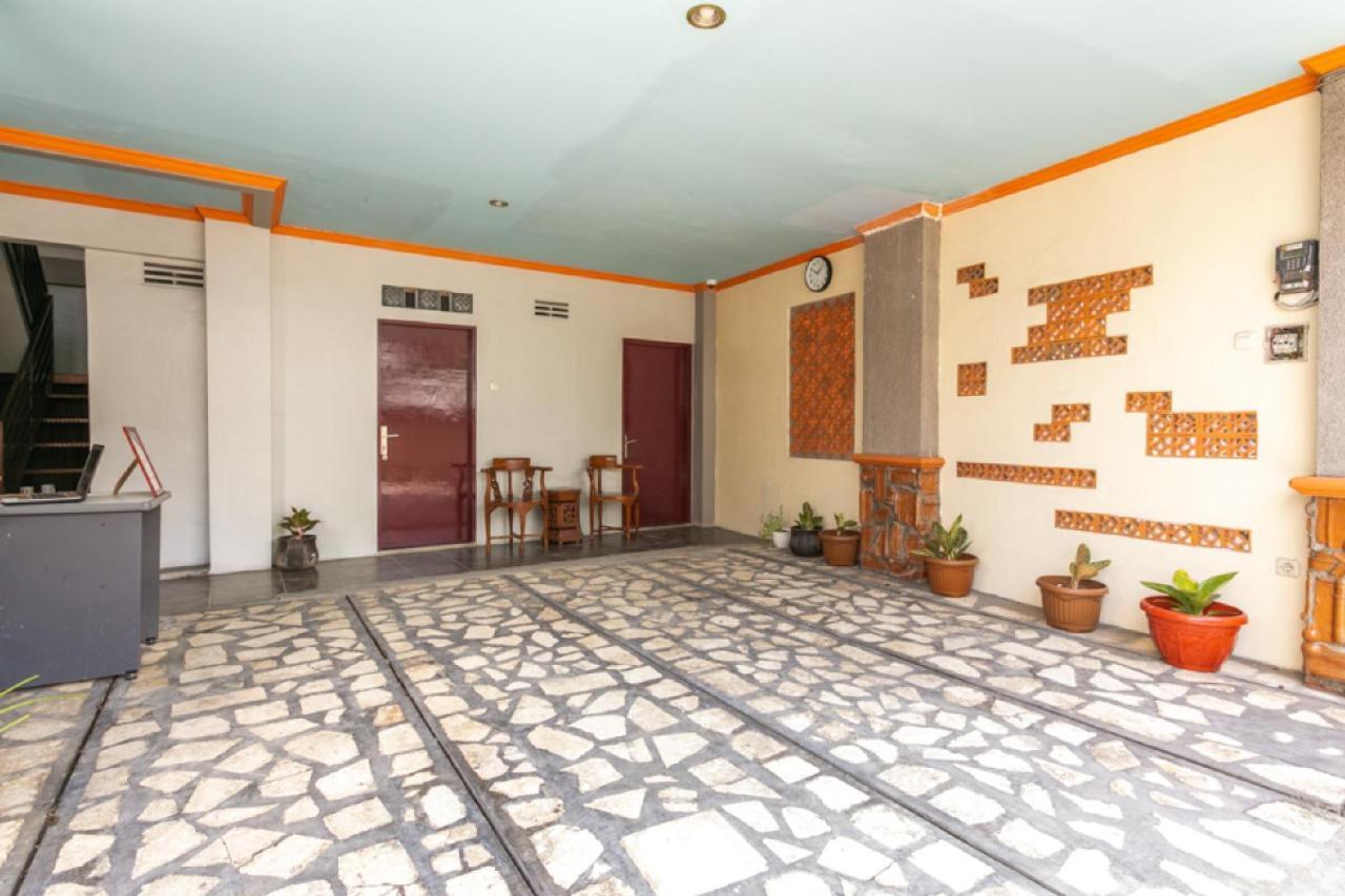 Reddoorz Syariah Near Stadion Manahan Solo 2 Exterior foto