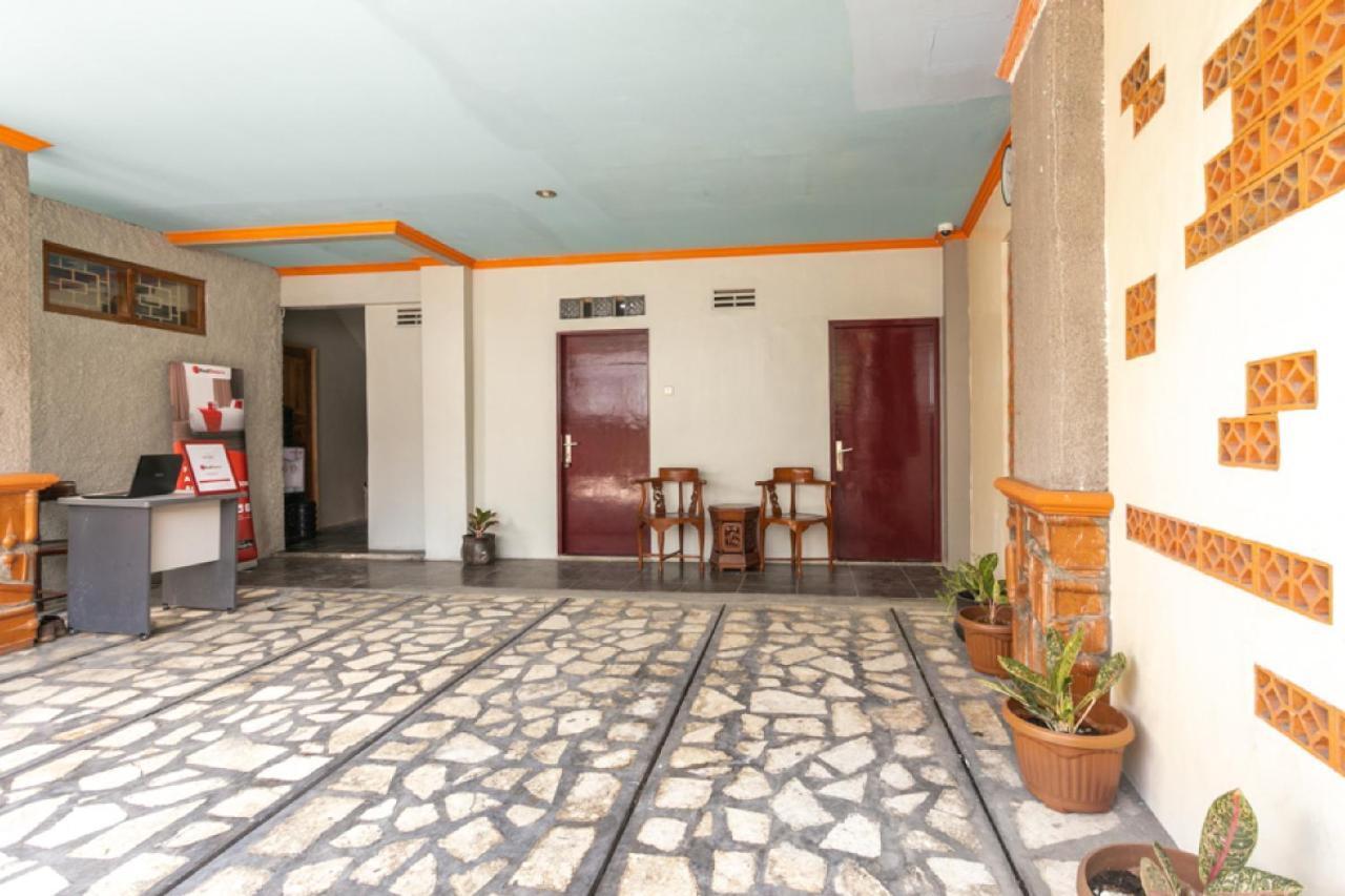Reddoorz Syariah Near Stadion Manahan Solo 2 Exterior foto